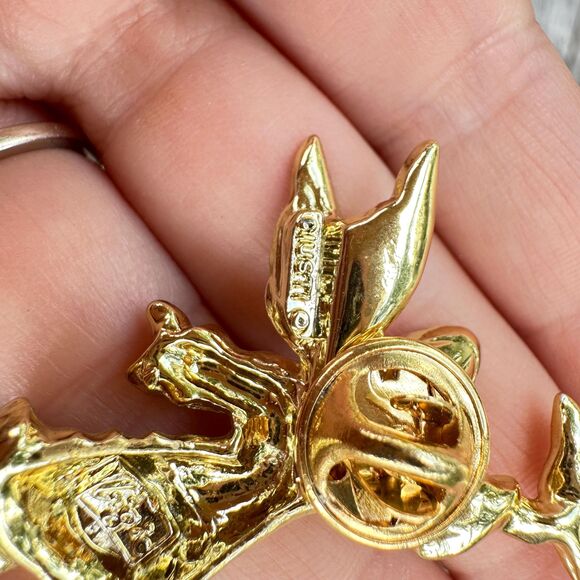 Vintage Jewelry Gold Tone Angel With Dove Pin Angel brooch religious brooch - Picture 4 of 5